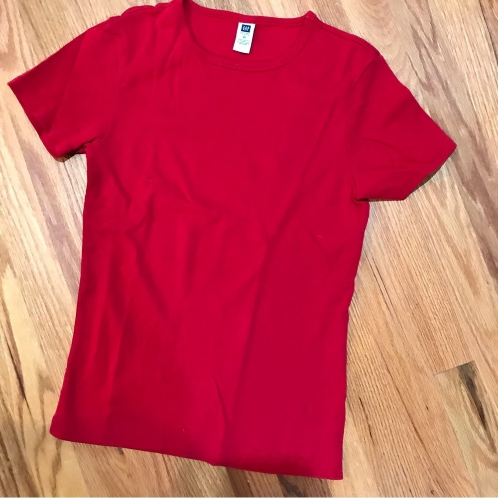 ▪️GAP Red Tee